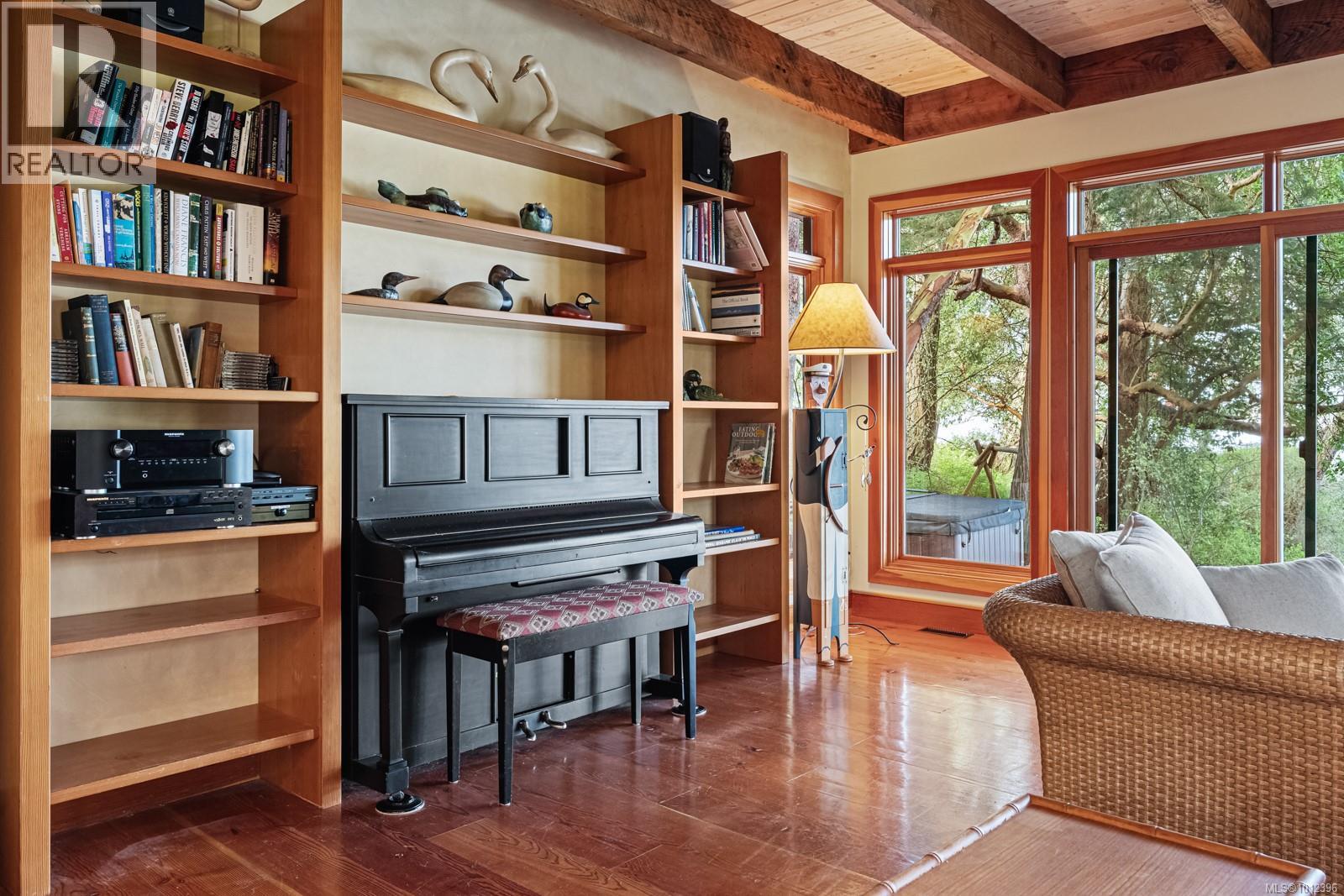 675 Towner Park Rd, North Saanich