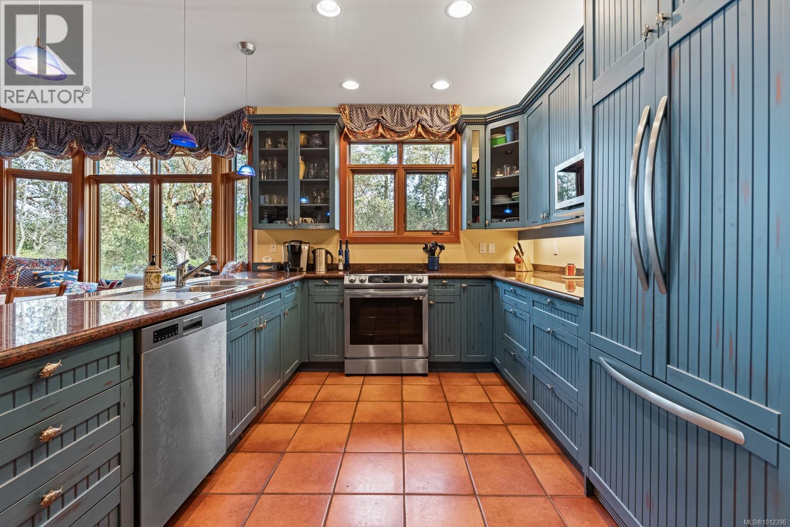 675 Towner Park Rd, North Saanich