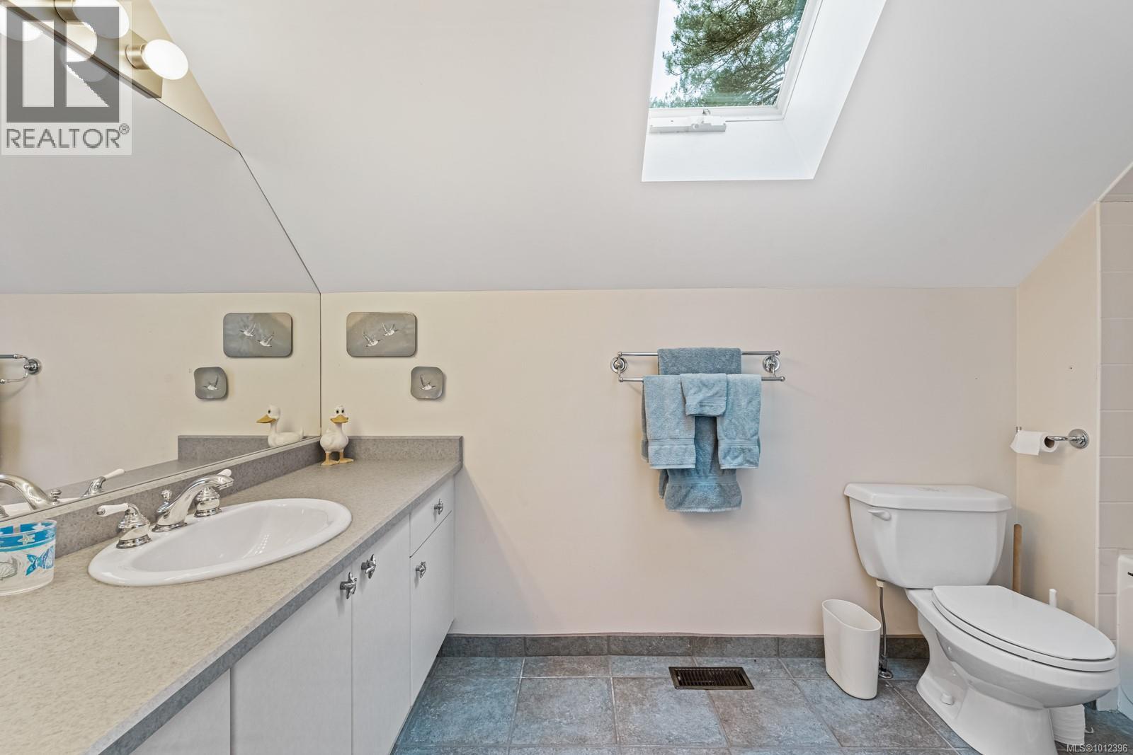 675 Towner Park Rd, North Saanich