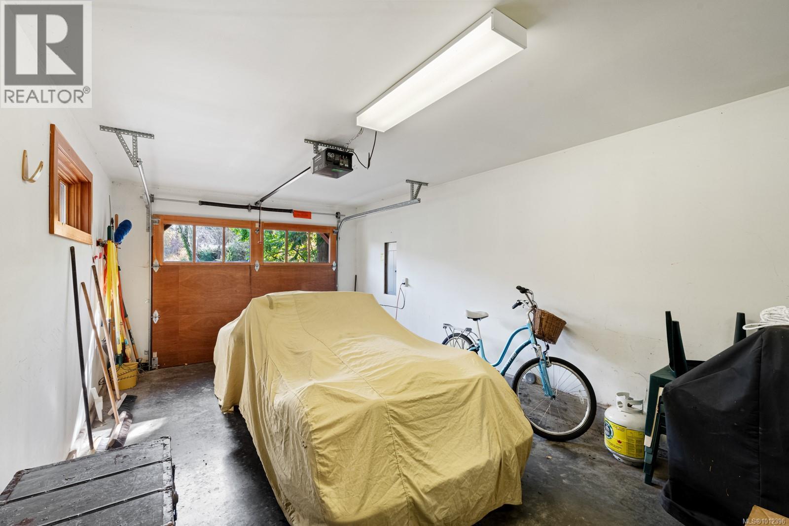 675 Towner Park Rd, North Saanich