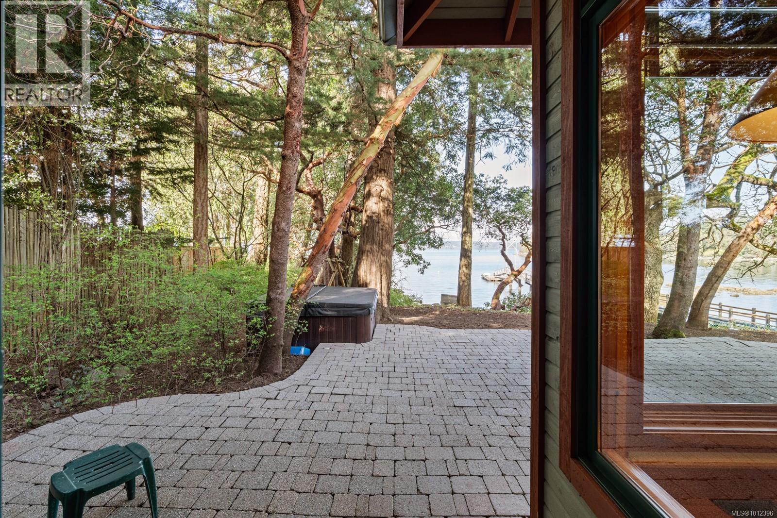 675 Towner Park Rd, North Saanich