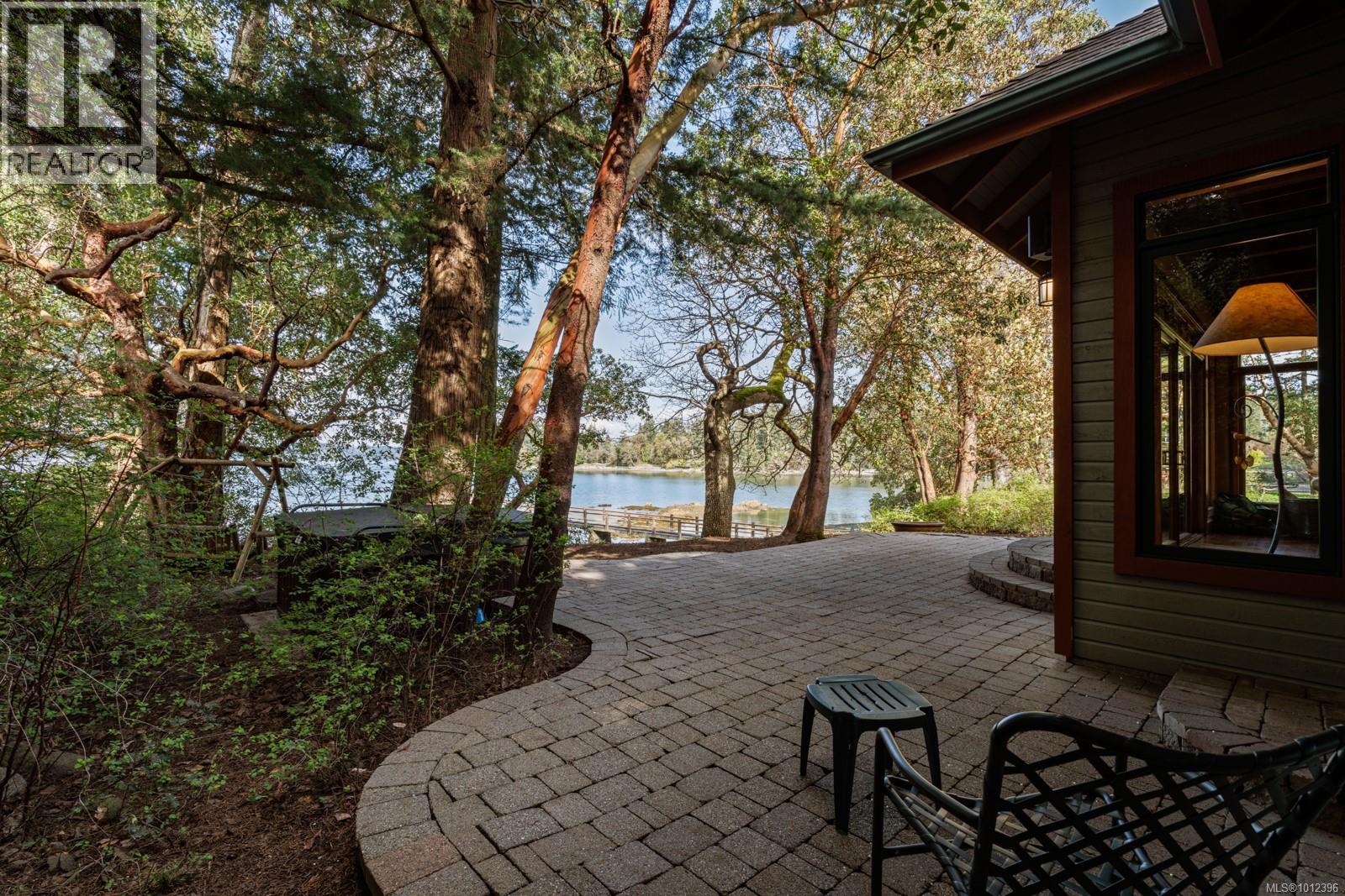 675 Towner Park Rd, North Saanich