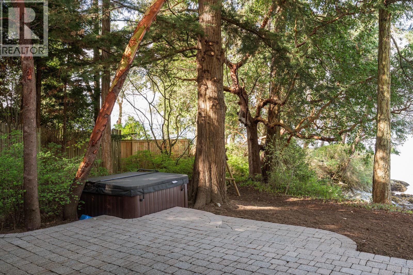 675 Towner Park Rd, North Saanich