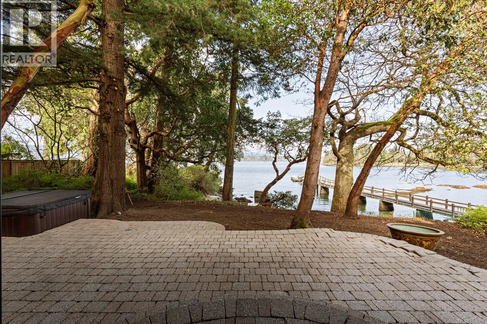 675 Towner Park Rd, North Saanich