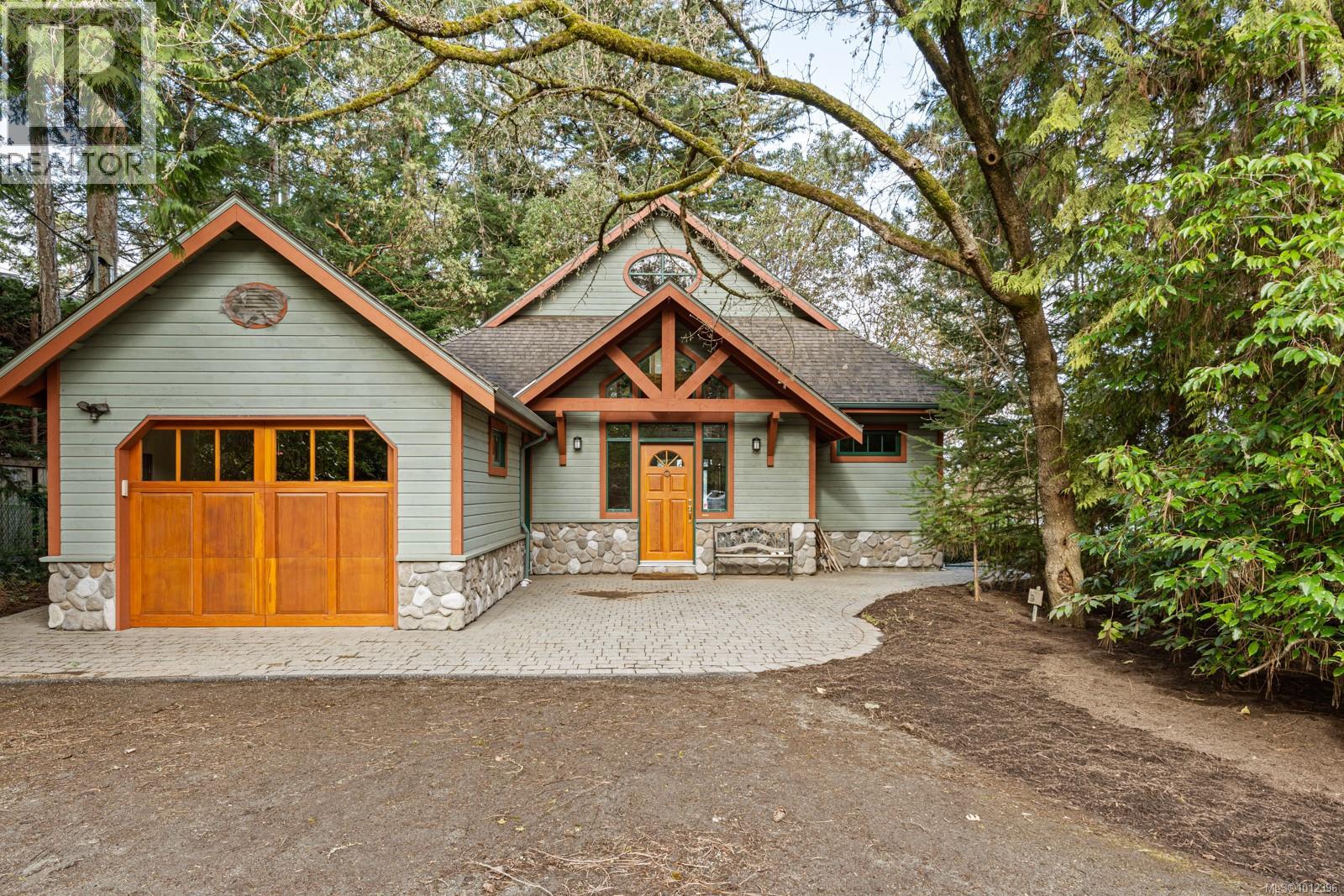 675 Towner Park Rd, North Saanich