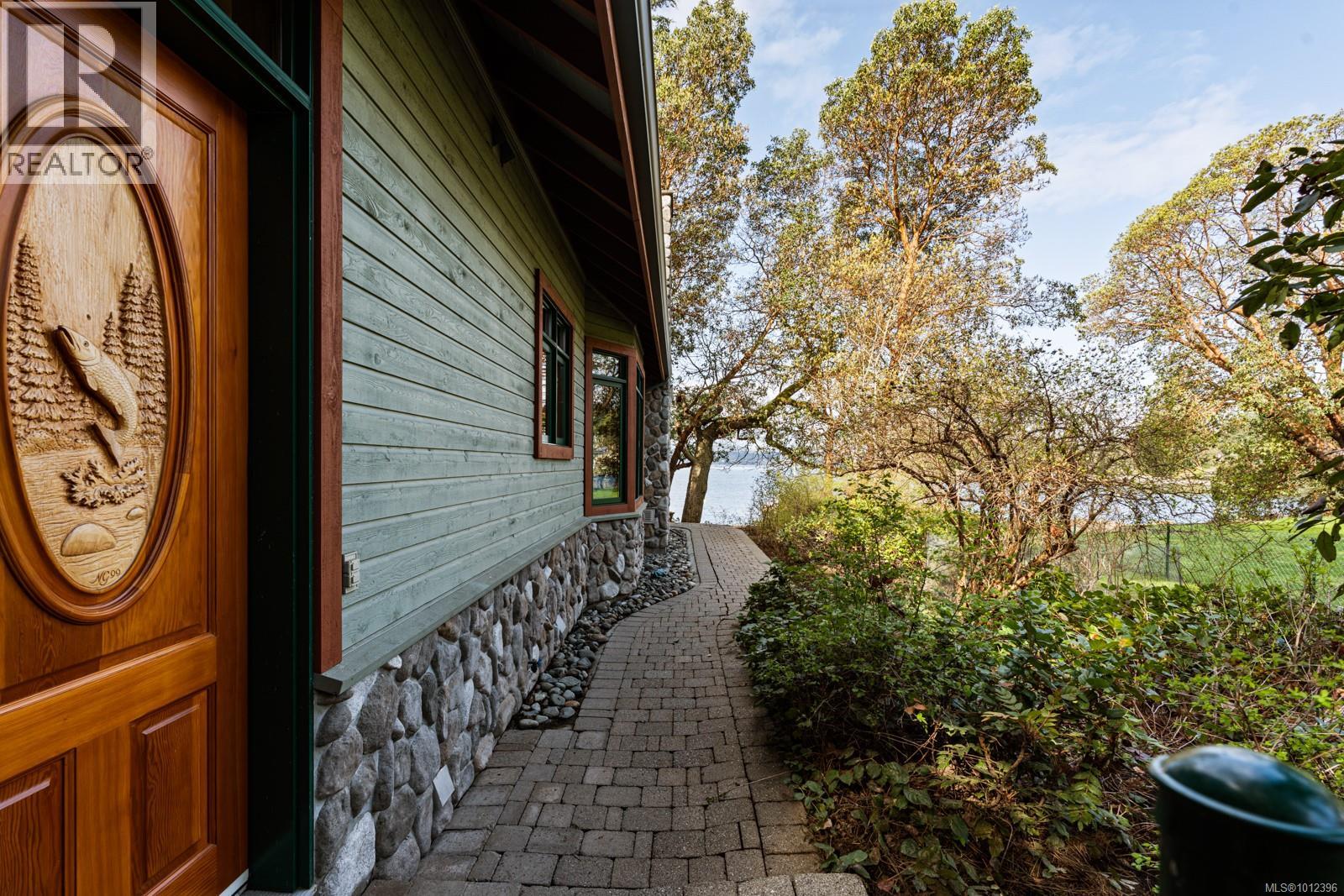 675 Towner Park Rd, North Saanich