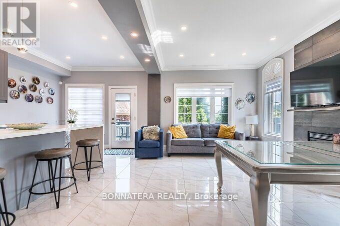 Photo 15 of 4991 Middlesex Gate, Mississauga ON