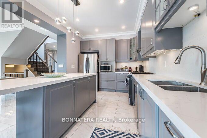 Photo 19 of 4991 Middlesex Gate, Mississauga ON