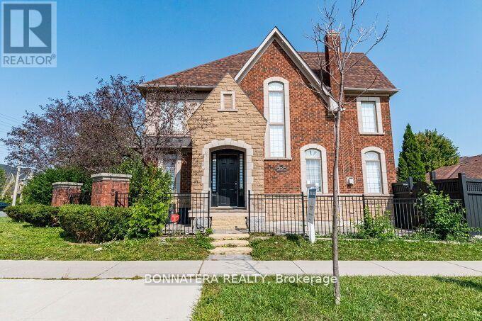 Photo 2 of 4991 Middlesex Gate, Mississauga ON