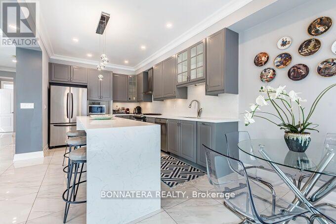 Photo 21 of 4991 Middlesex Gate, Mississauga ON