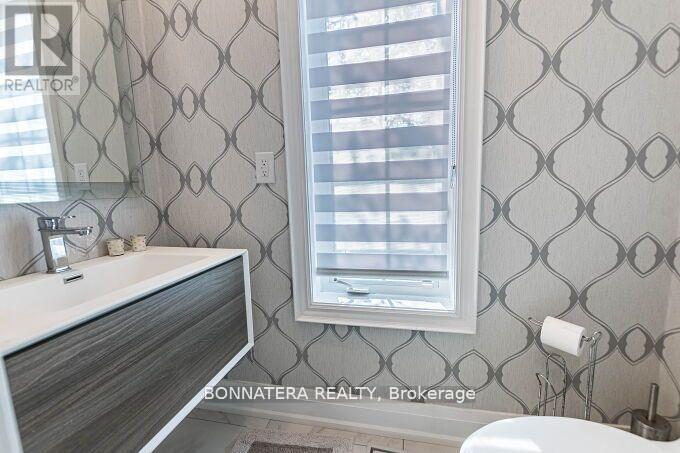 Photo 22 of 4991 Middlesex Gate, Mississauga ON