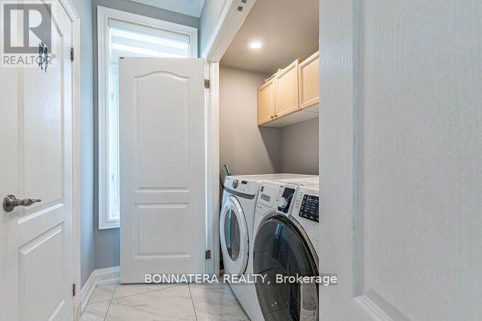 Photo 23 of 4991 Middlesex Gate, Mississauga ON