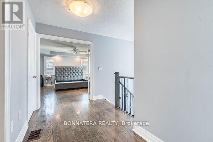 Photo 25 of 4991 Middlesex Gate, Mississauga ON
