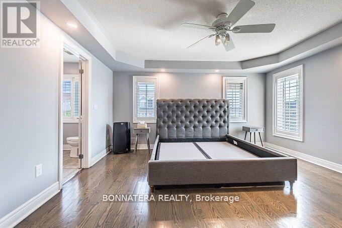 Photo 26 of 4991 Middlesex Gate, Mississauga ON