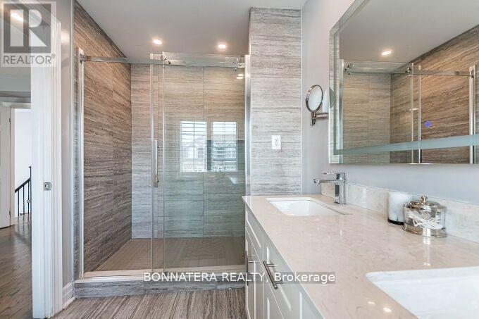 Photo 29 of 4991 Middlesex Gate, Mississauga ON