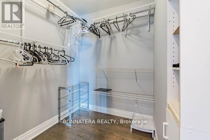 Photo 30 of 4991 Middlesex Gate, Mississauga ON