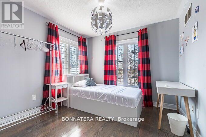 Photo 31 of 4991 Middlesex Gate, Mississauga ON
