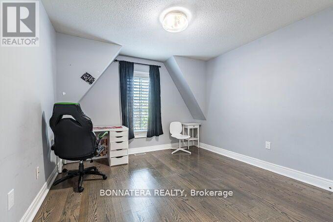 Photo 32 of 4991 Middlesex Gate, Mississauga ON