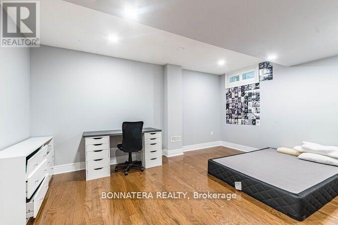 Photo 34 of 4991 Middlesex Gate, Mississauga ON