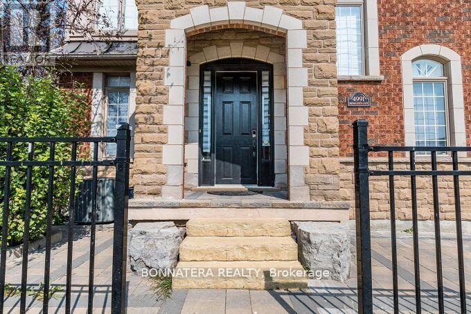Photo 4 of 4991 Middlesex Gate, Mississauga ON