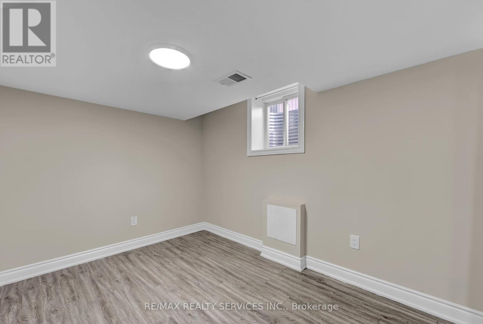 Photo 6 of 29 Hector Court, Brampton ON