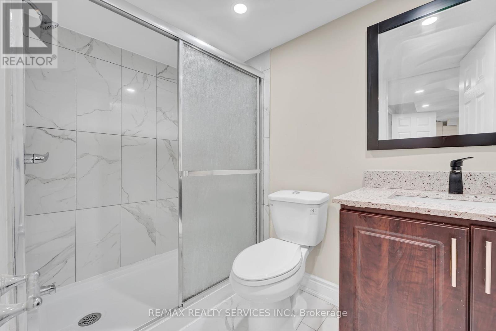Photo 7 of 29 Hector Court, Brampton ON
