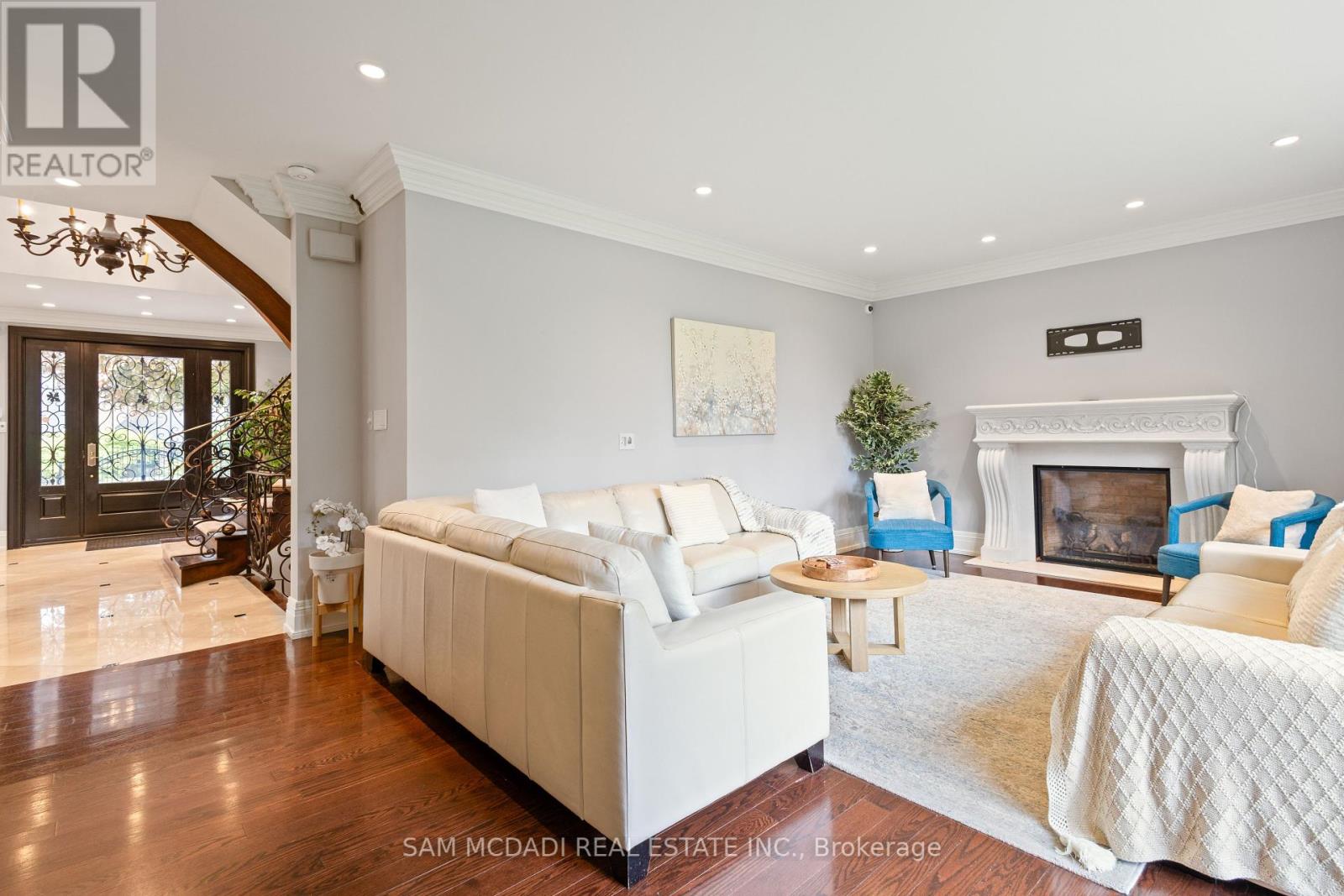 Photo 8 of 2173 Shawanaga Trail, Mississauga ON