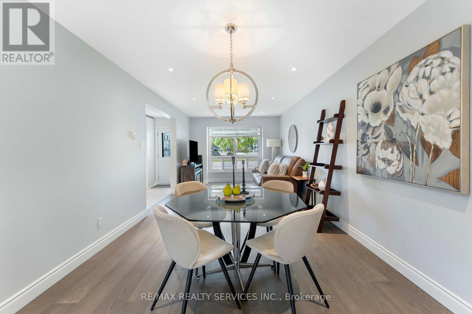 Photo 11 of 94 94 Guildford Crescent, Brampton ON