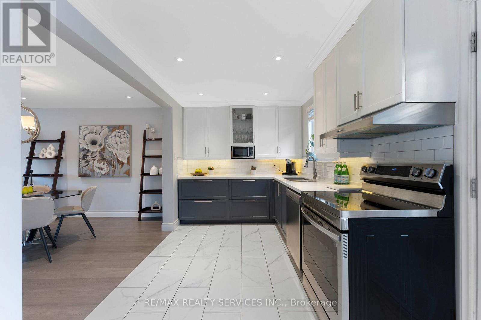 Photo 12 of 94 94 Guildford Crescent, Brampton ON