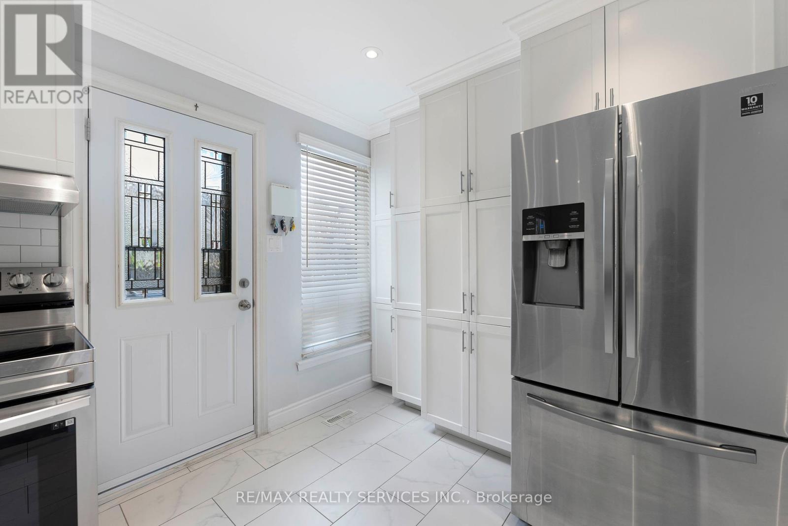 Photo 15 of 94 94 Guildford Crescent, Brampton ON