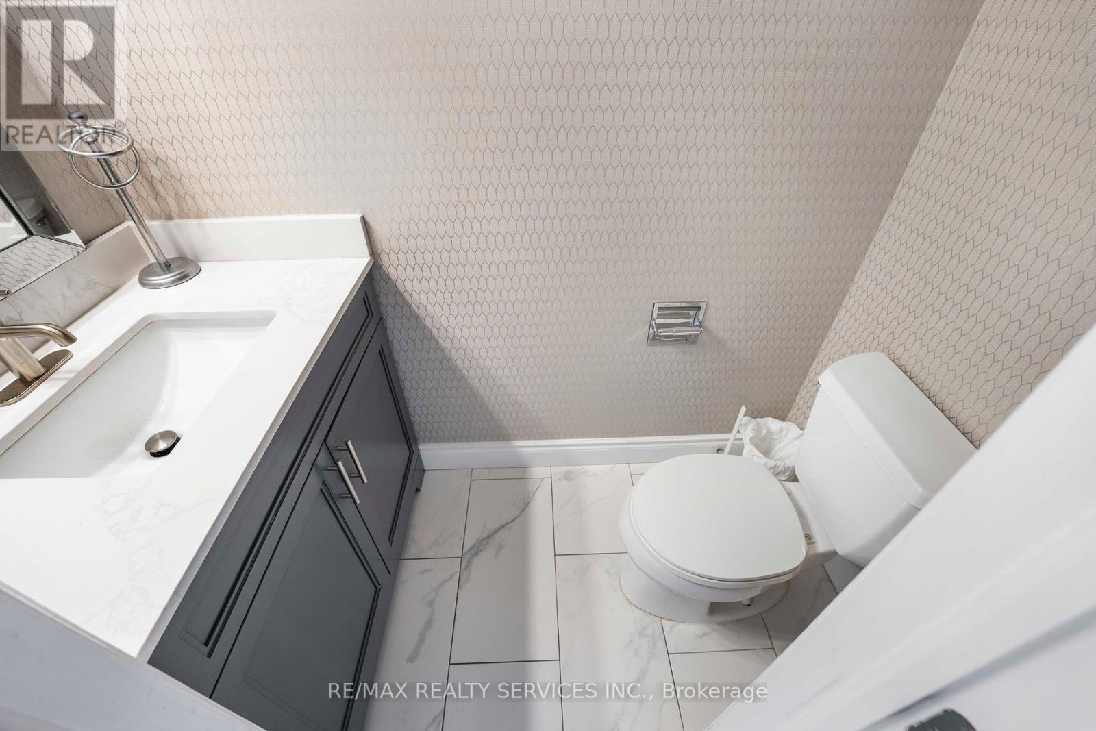Photo 16 of 94 94 Guildford Crescent, Brampton ON