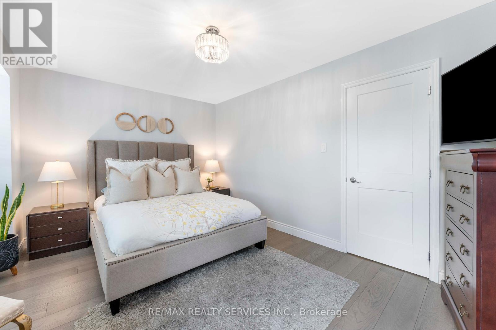 Photo 19 of 94 94 Guildford Crescent, Brampton ON