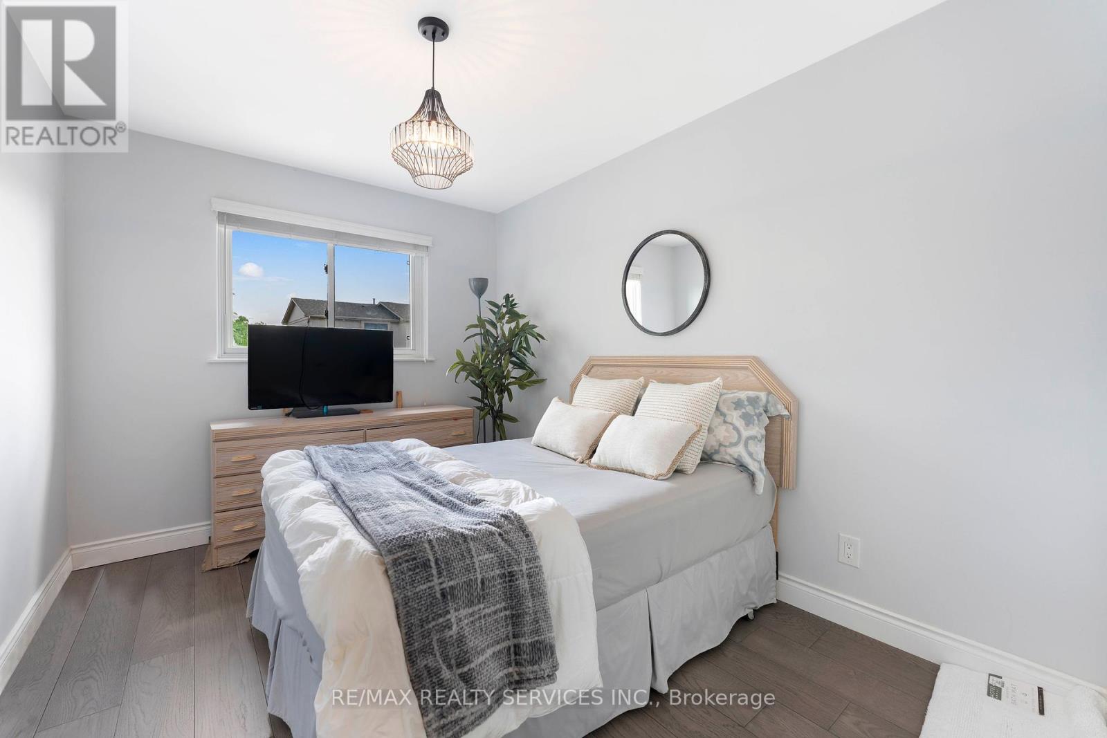 Photo 24 of 94 94 Guildford Crescent, Brampton ON
