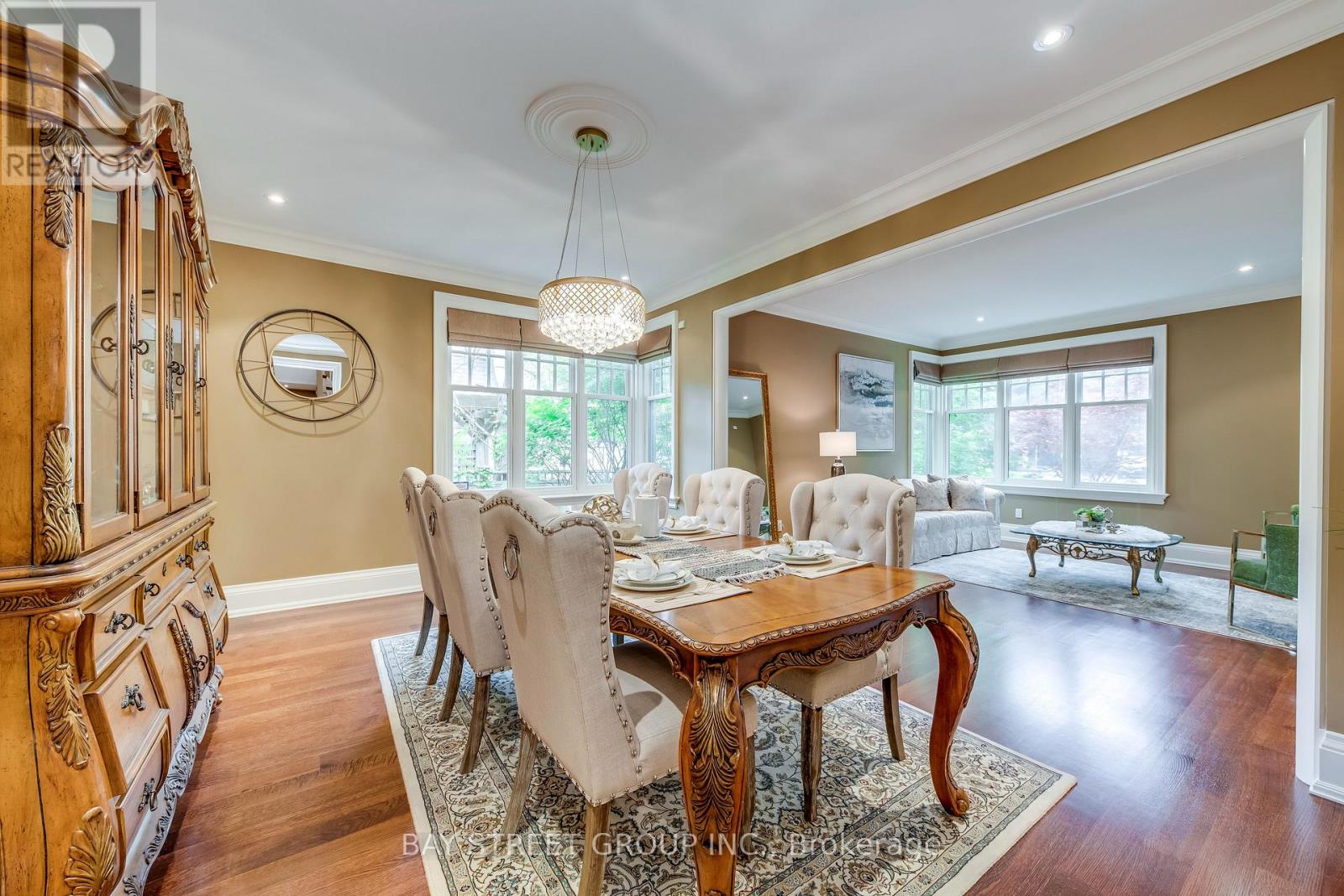 Photo 10 of 1049 Cedar Grove Boulevard, Oakville ON