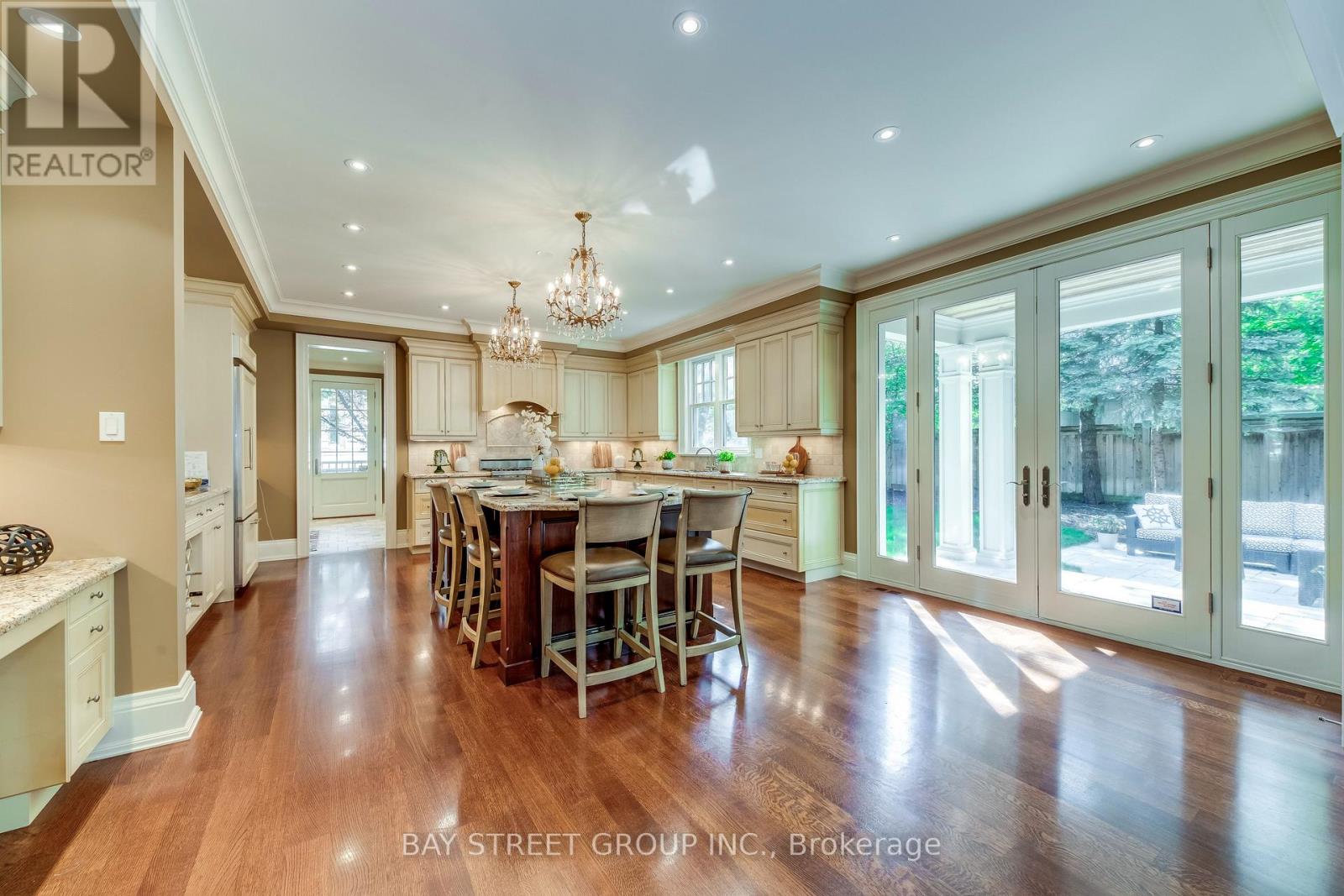 Photo 14 of 1049 Cedar Grove Boulevard, Oakville ON