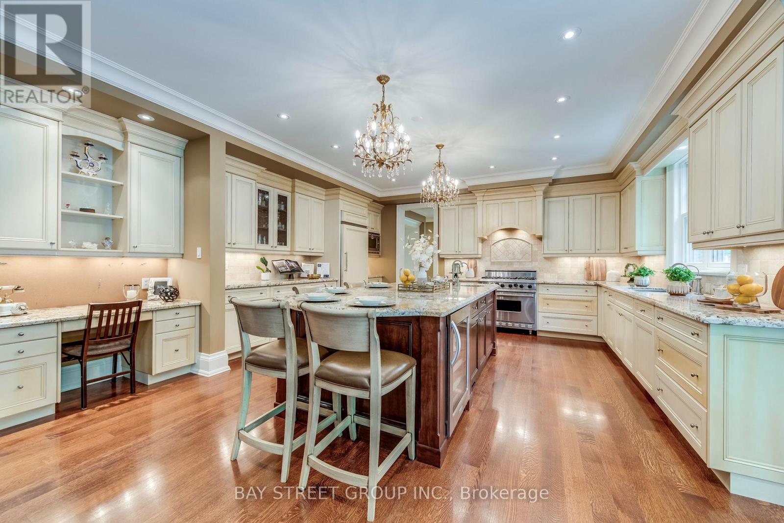 Photo 15 of 1049 Cedar Grove Boulevard, Oakville ON
