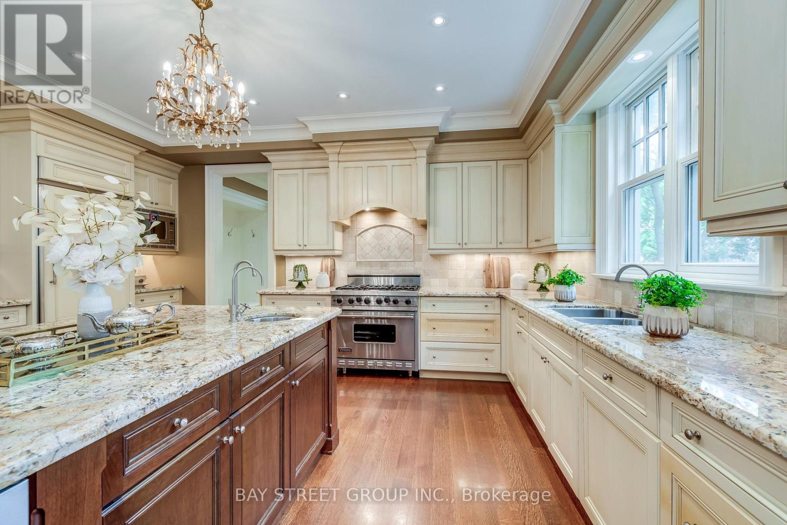 Photo 16 of 1049 Cedar Grove Boulevard, Oakville ON