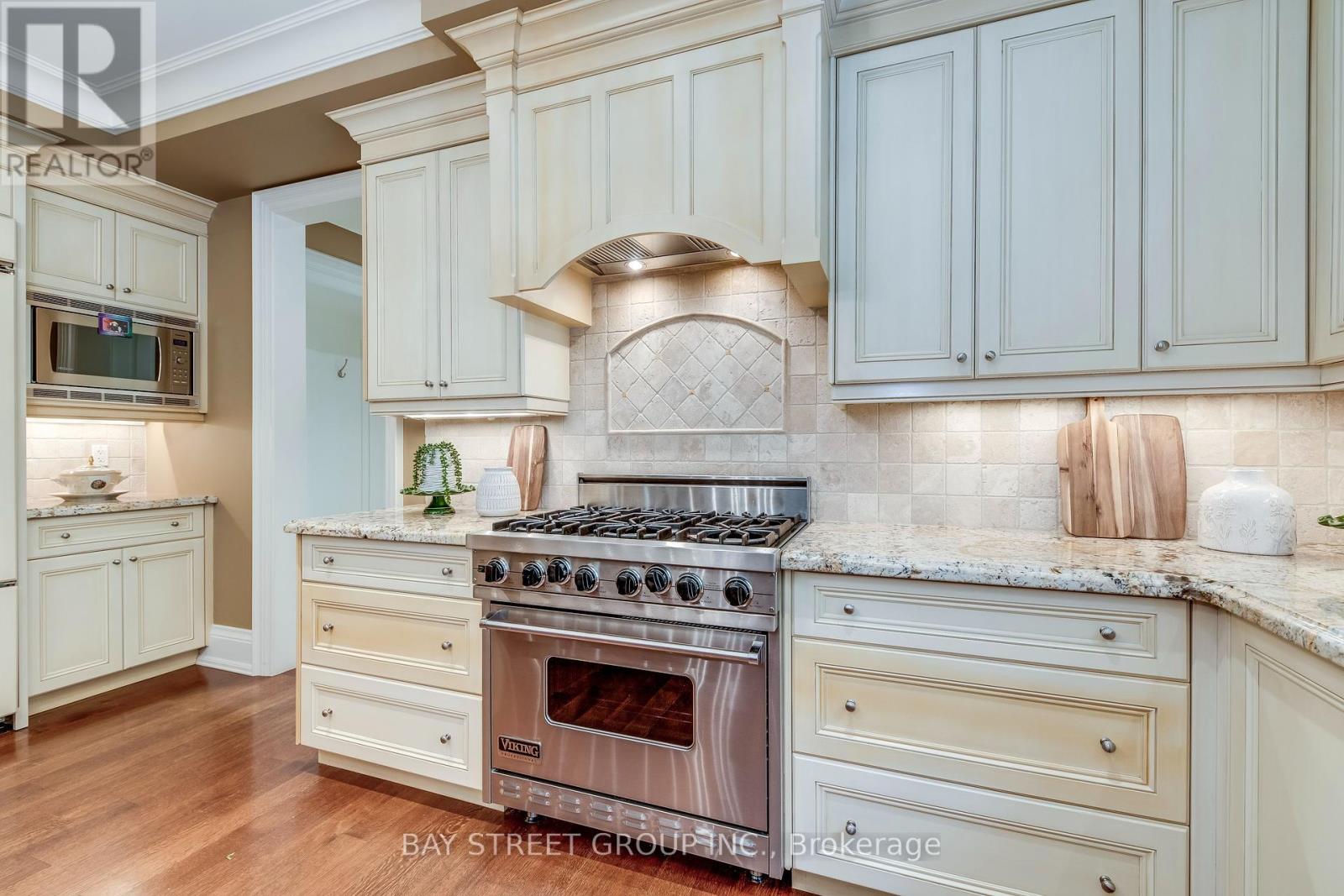 Photo 17 of 1049 Cedar Grove Boulevard, Oakville ON
