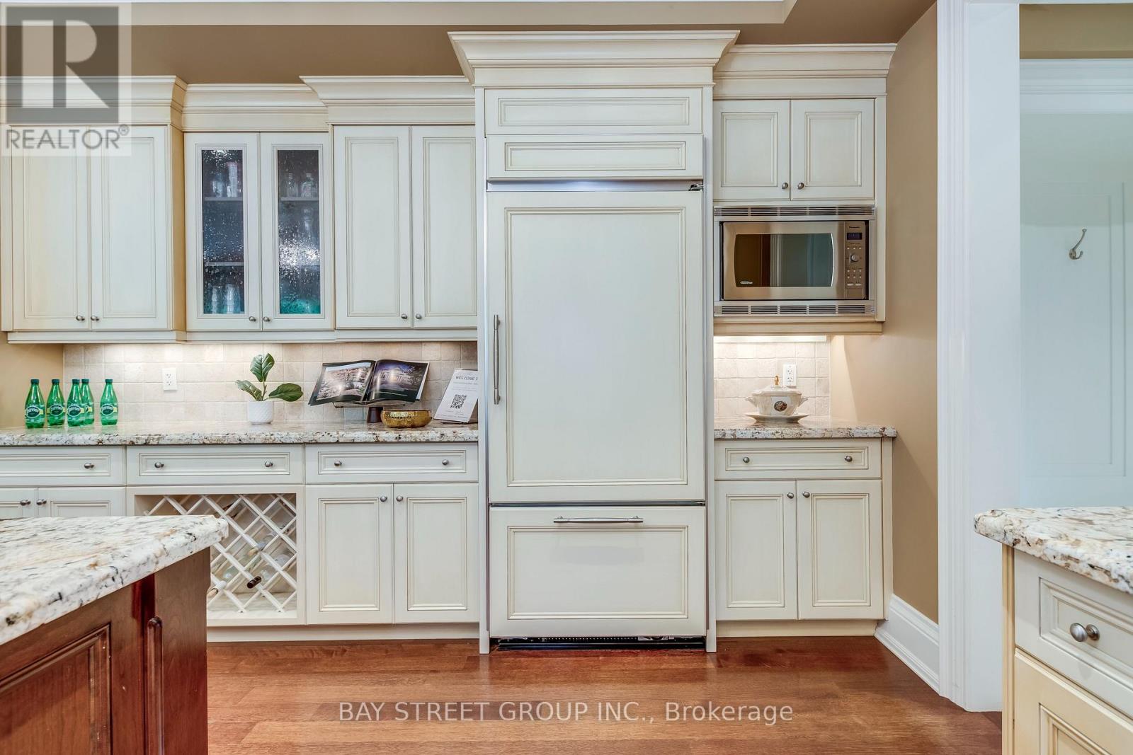 Photo 19 of 1049 Cedar Grove Boulevard, Oakville ON