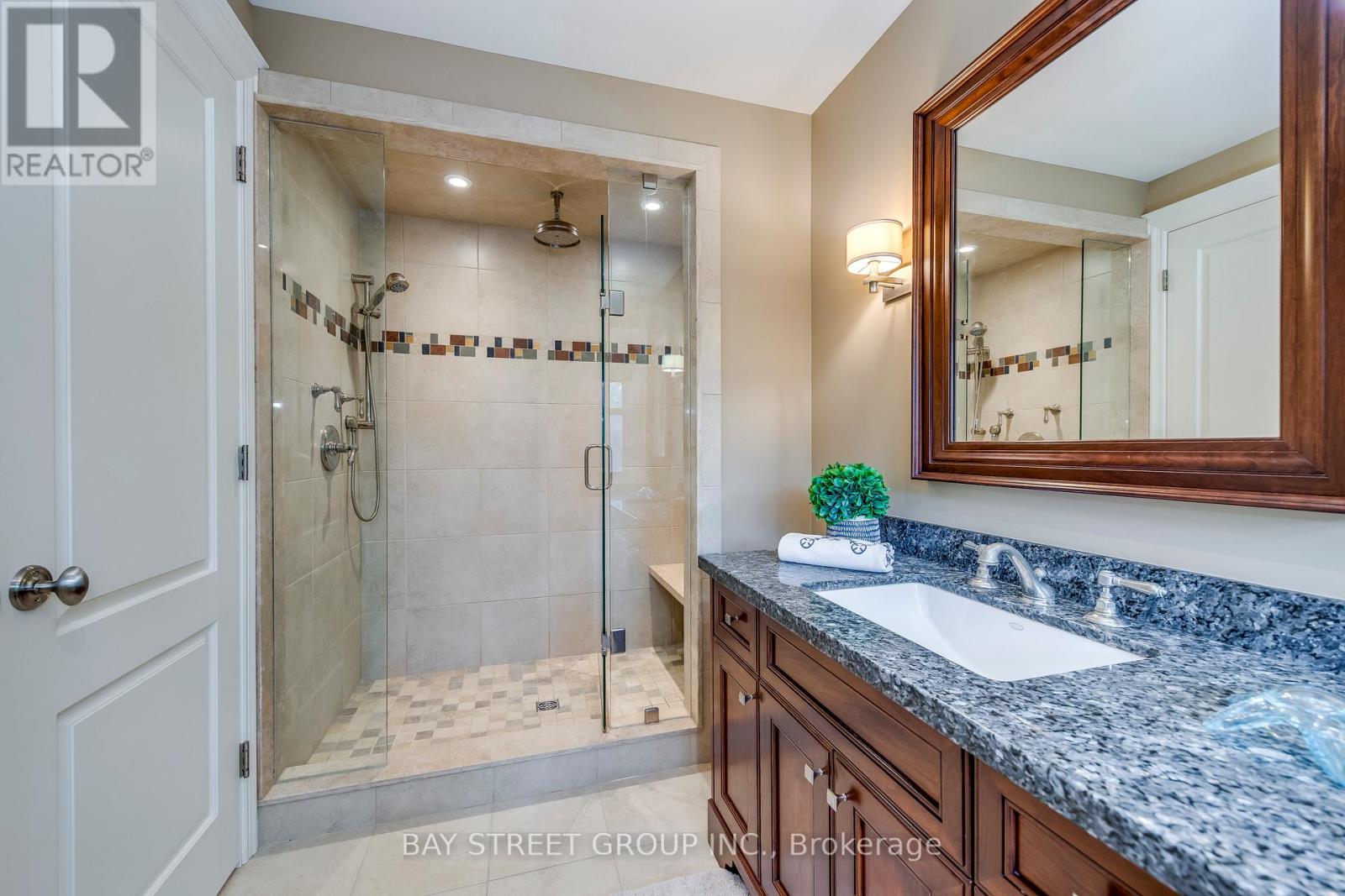 Photo 33 of 1049 Cedar Grove Boulevard, Oakville ON