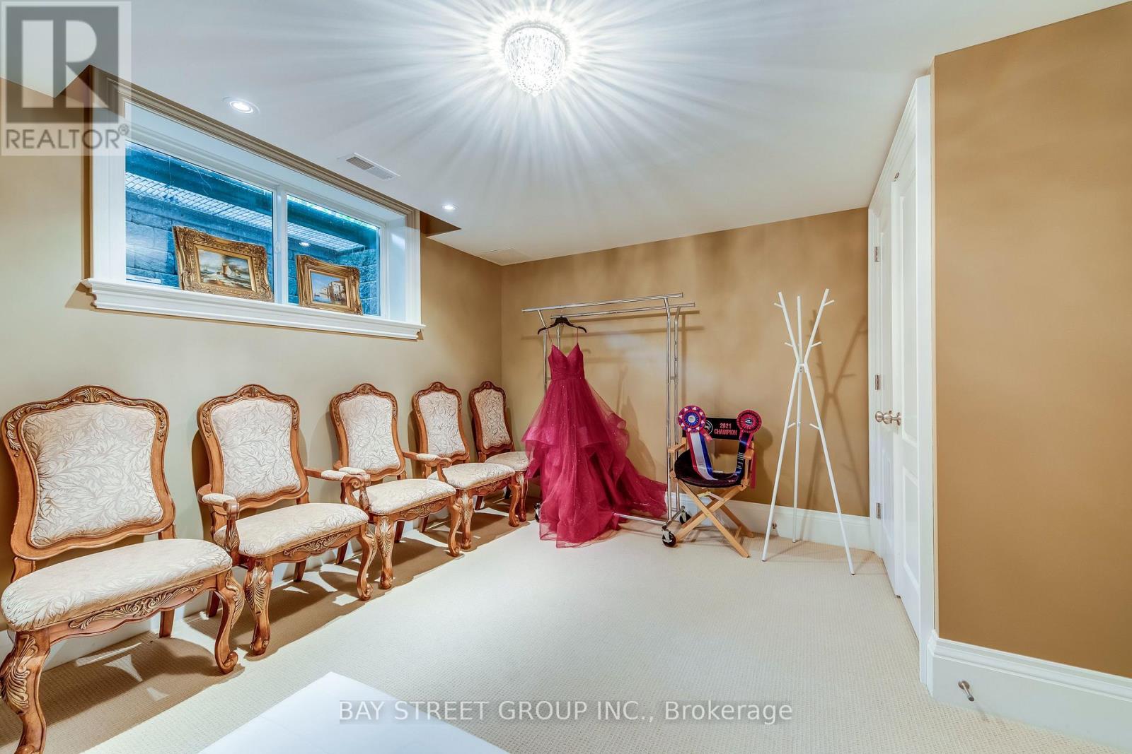 Photo 45 of 1049 Cedar Grove Boulevard, Oakville ON