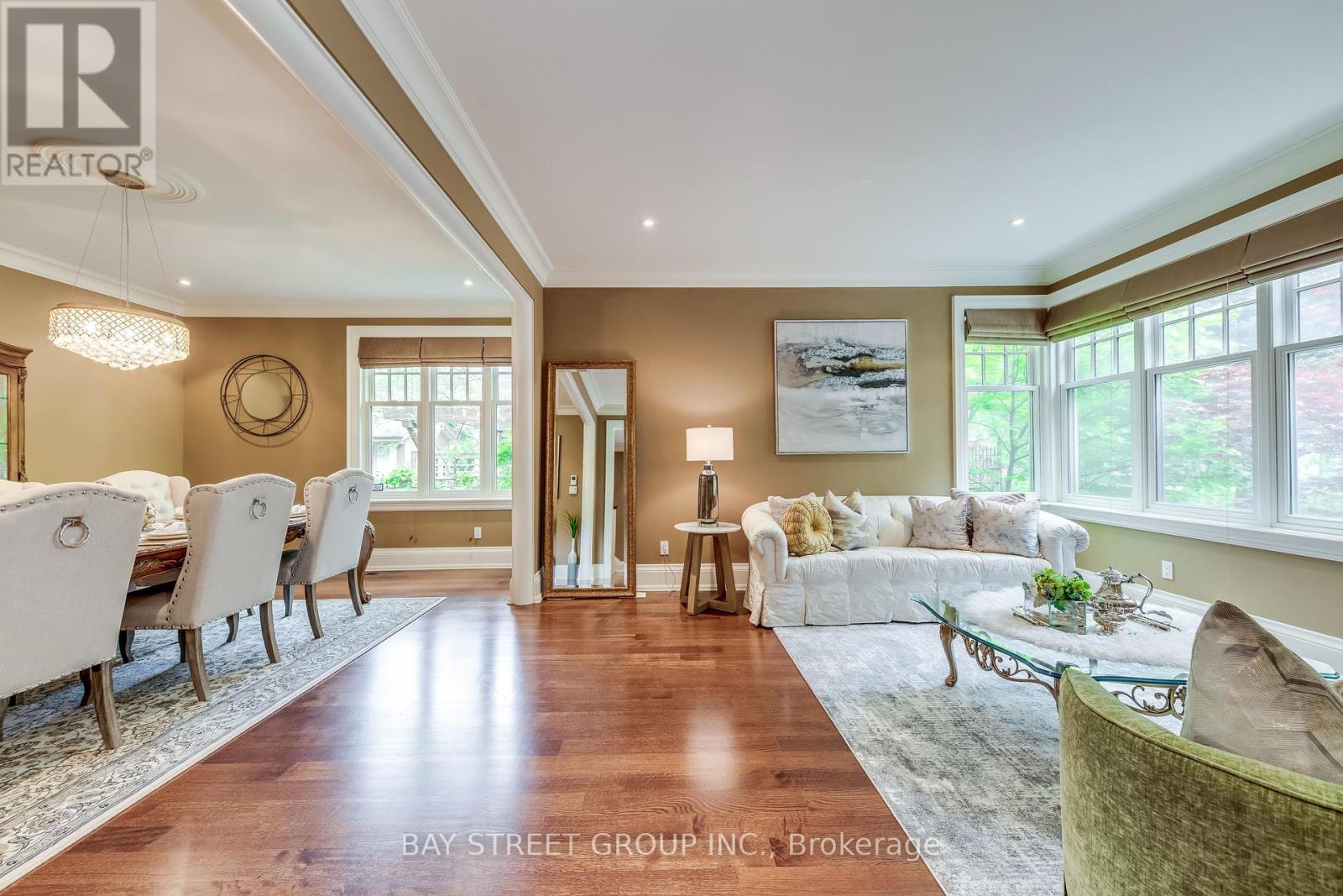 Photo 7 of 1049 Cedar Grove Boulevard, Oakville ON