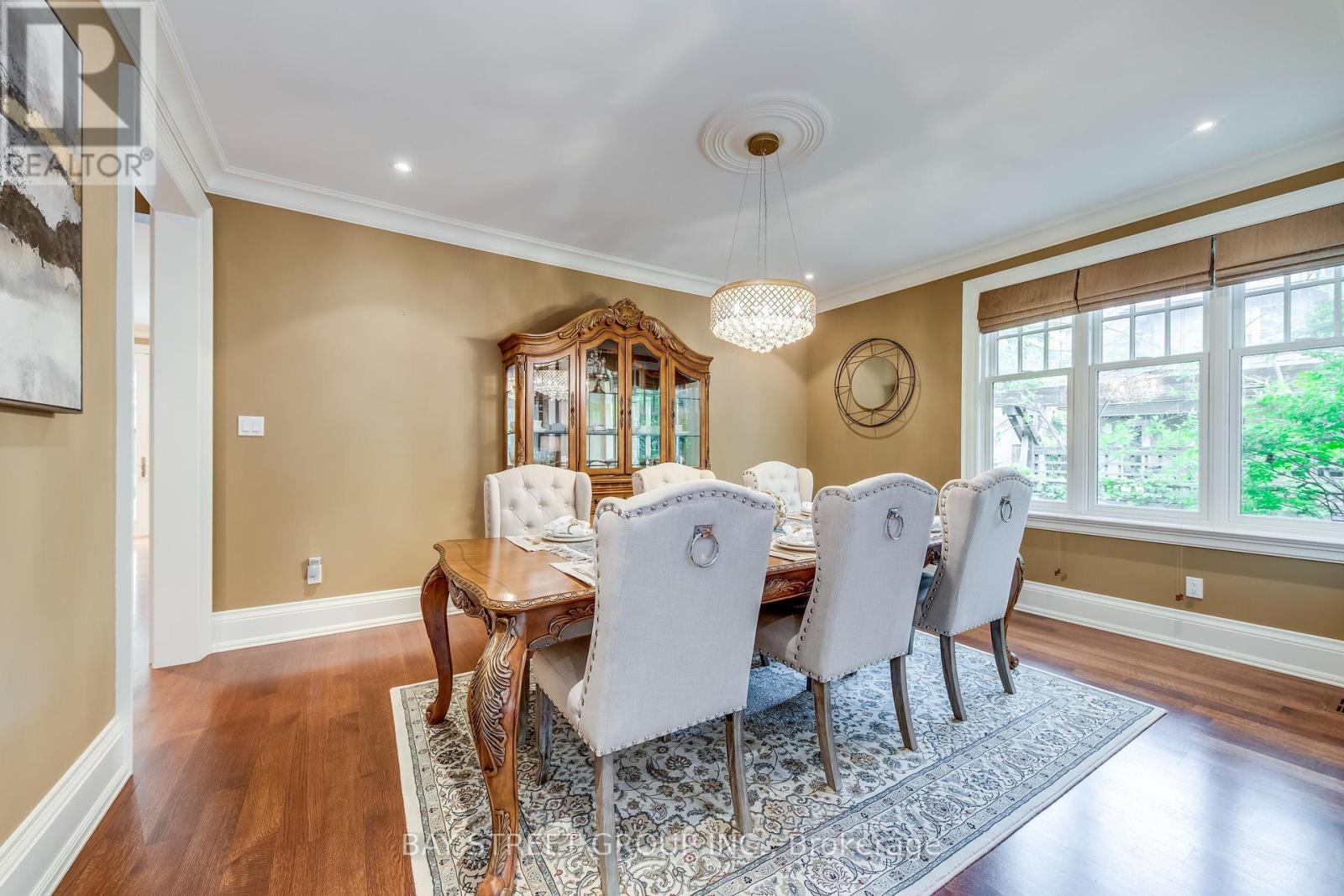 Photo 9 of 1049 Cedar Grove Boulevard, Oakville ON