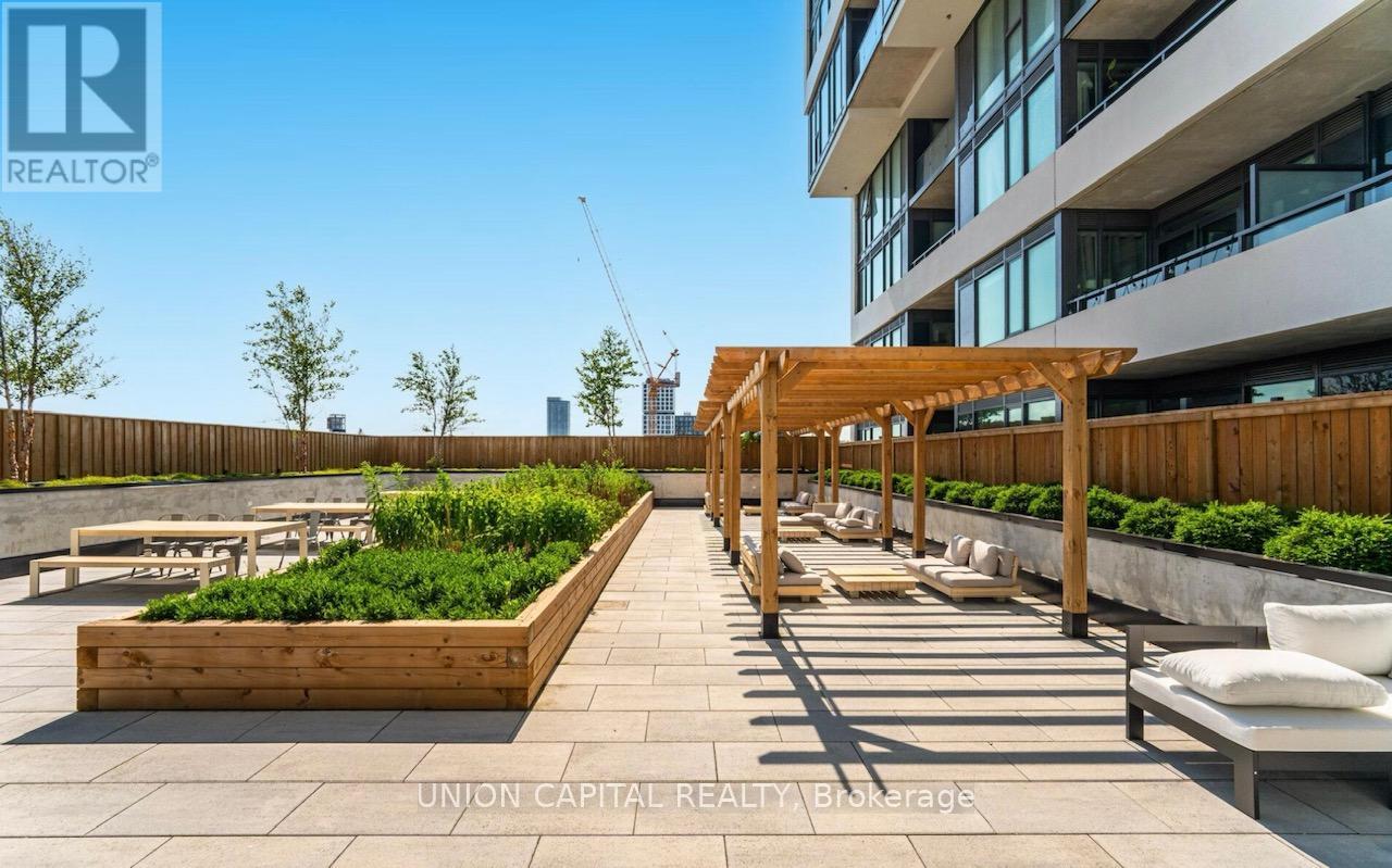 Photo 1 of 425 859 The Queensway, Toronto ON