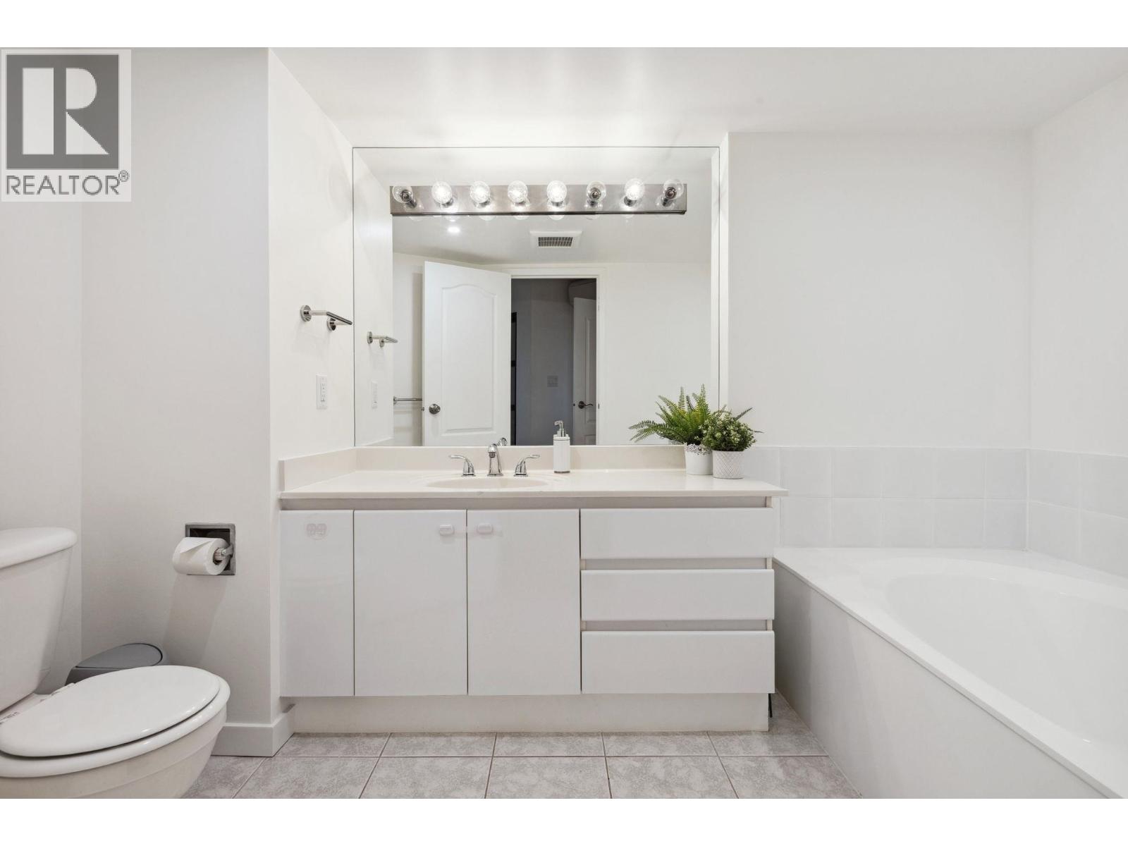 Photo 19 of 1202 120 W 2nd Street, North Vancouver BC
