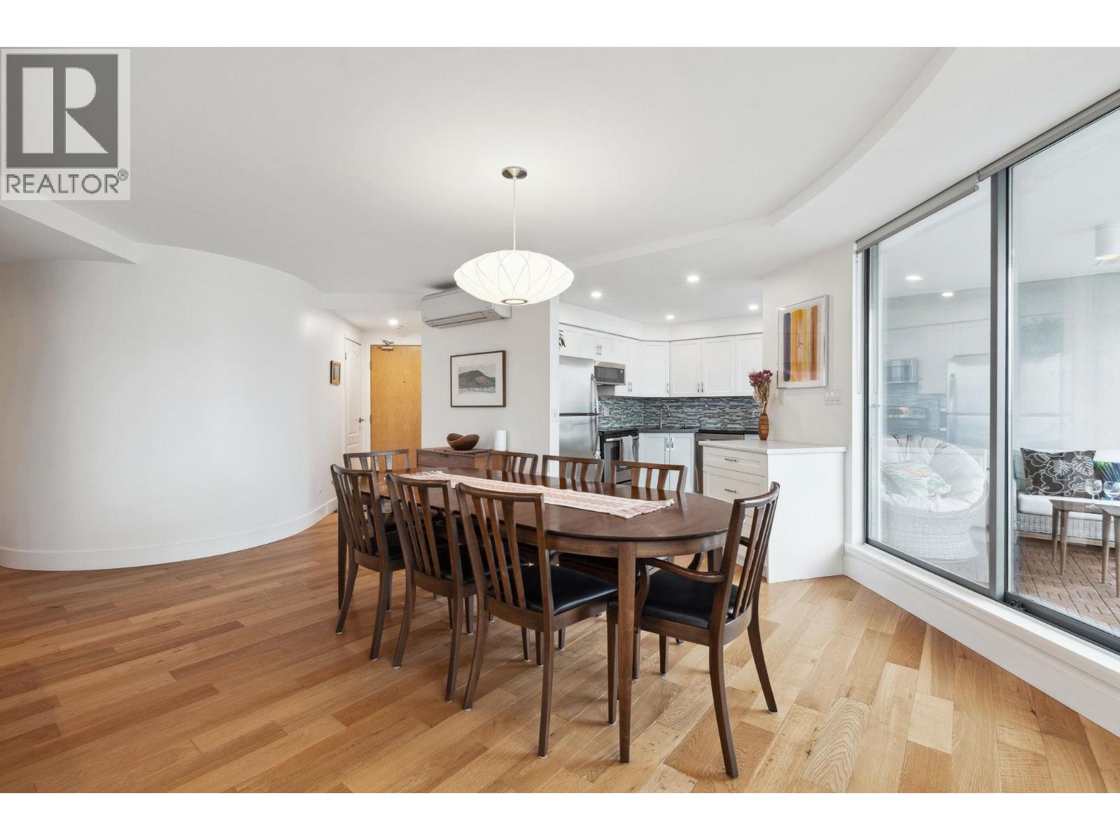Photo 4 of 1202 120 W 2nd Street, North Vancouver BC