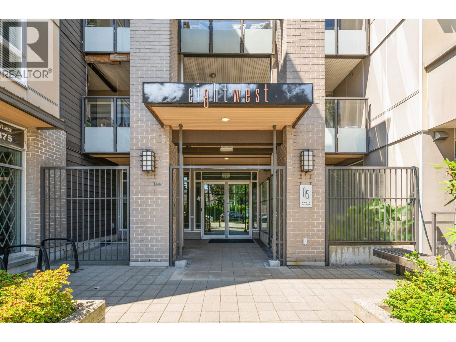 Photo 1 of 319 85 Eighth Avenue, New Westminster BC