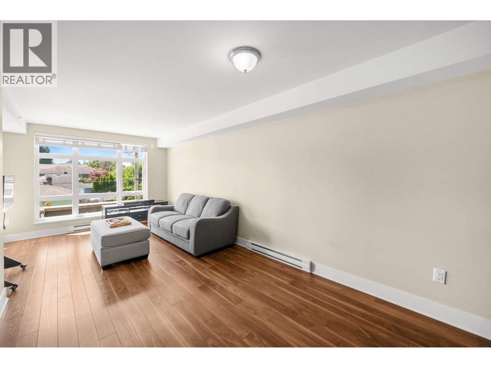 Photo 10 of 319 85 Eighth Avenue, New Westminster BC