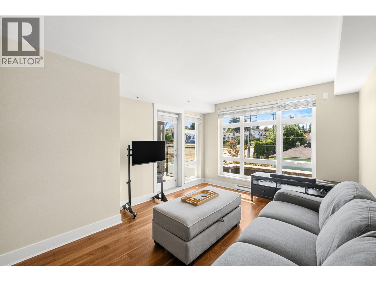 Photo 11 of 319 85 Eighth Avenue, New Westminster BC
