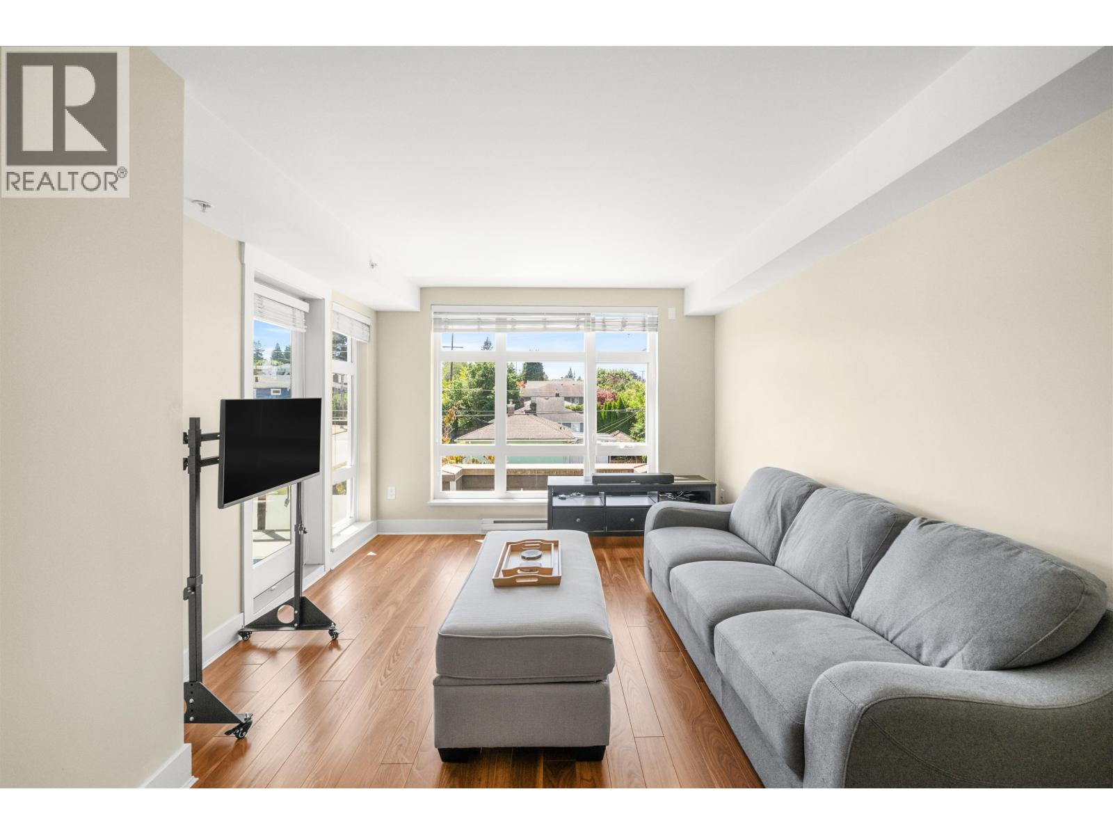 Photo 8 of 319 85 Eighth Avenue, New Westminster BC